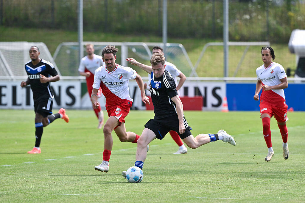 今晨荷甲焦点战；AC米兰防线松动；管理层满意；赛程密集仍需轮换(荷甲最新积分榜)-开云体育平台