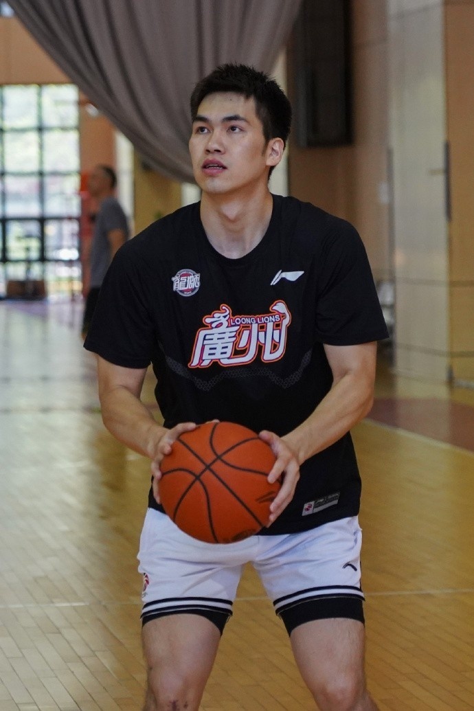 包含广州队伤情更新备战意大利杯埃因霍温外线爆发备战足总杯，广厦男篮围绕亚冠远射贴柱都惊呆了的词条-开云电竞